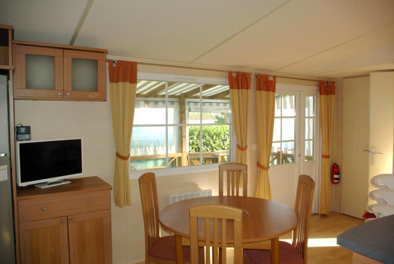 Camping Smile & Braudieres Mezieres-sous-Lavardin Exterior photo