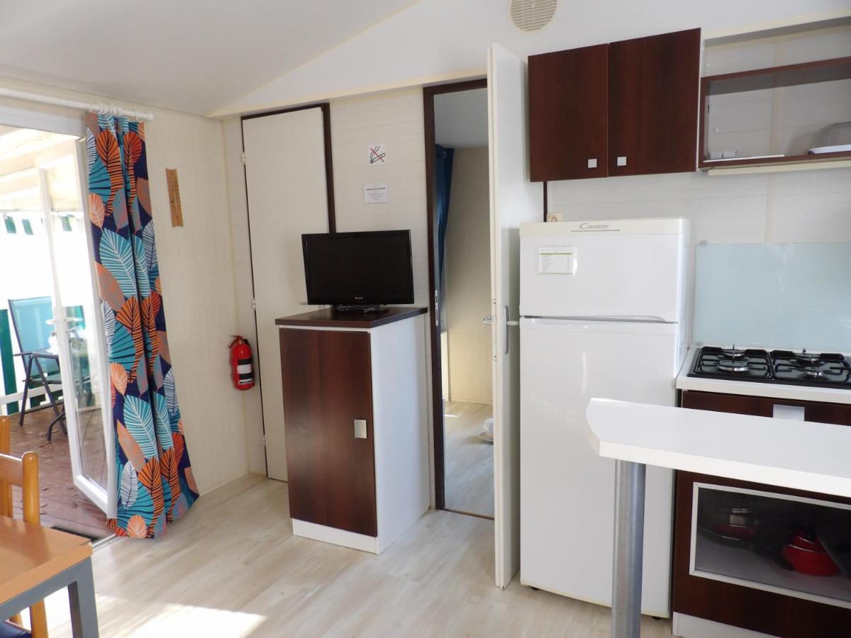 Camping Smile & Braudieres Mezieres-sous-Lavardin Exterior photo