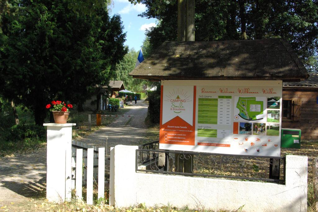 Camping Smile & Braudieres Mezieres-sous-Lavardin Exterior photo