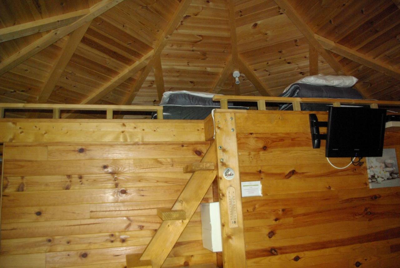 Camping Smile & Braudieres Mezieres-sous-Lavardin Exterior photo