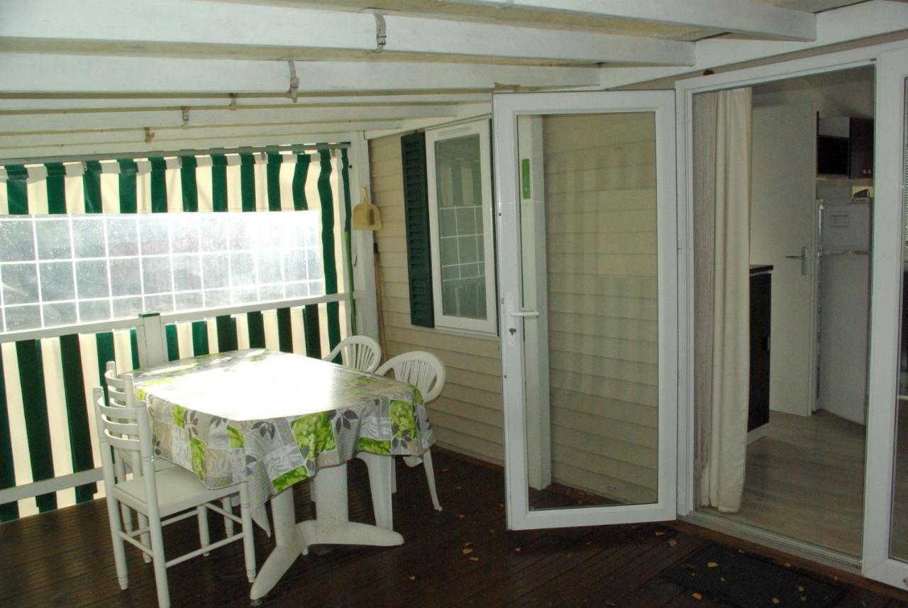 Camping Smile & Braudieres Mezieres-sous-Lavardin Exterior photo
