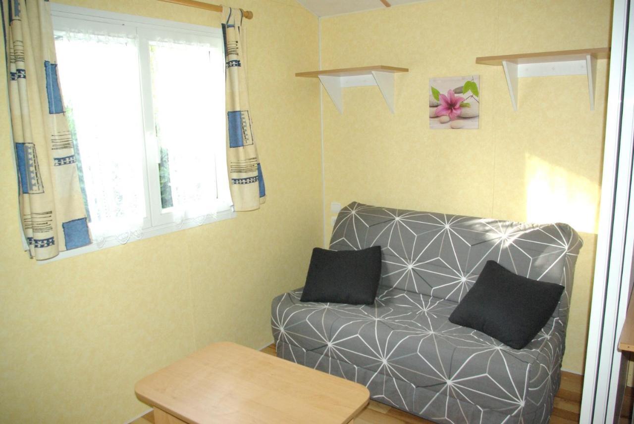 Camping Smile & Braudieres Mezieres-sous-Lavardin Exterior photo